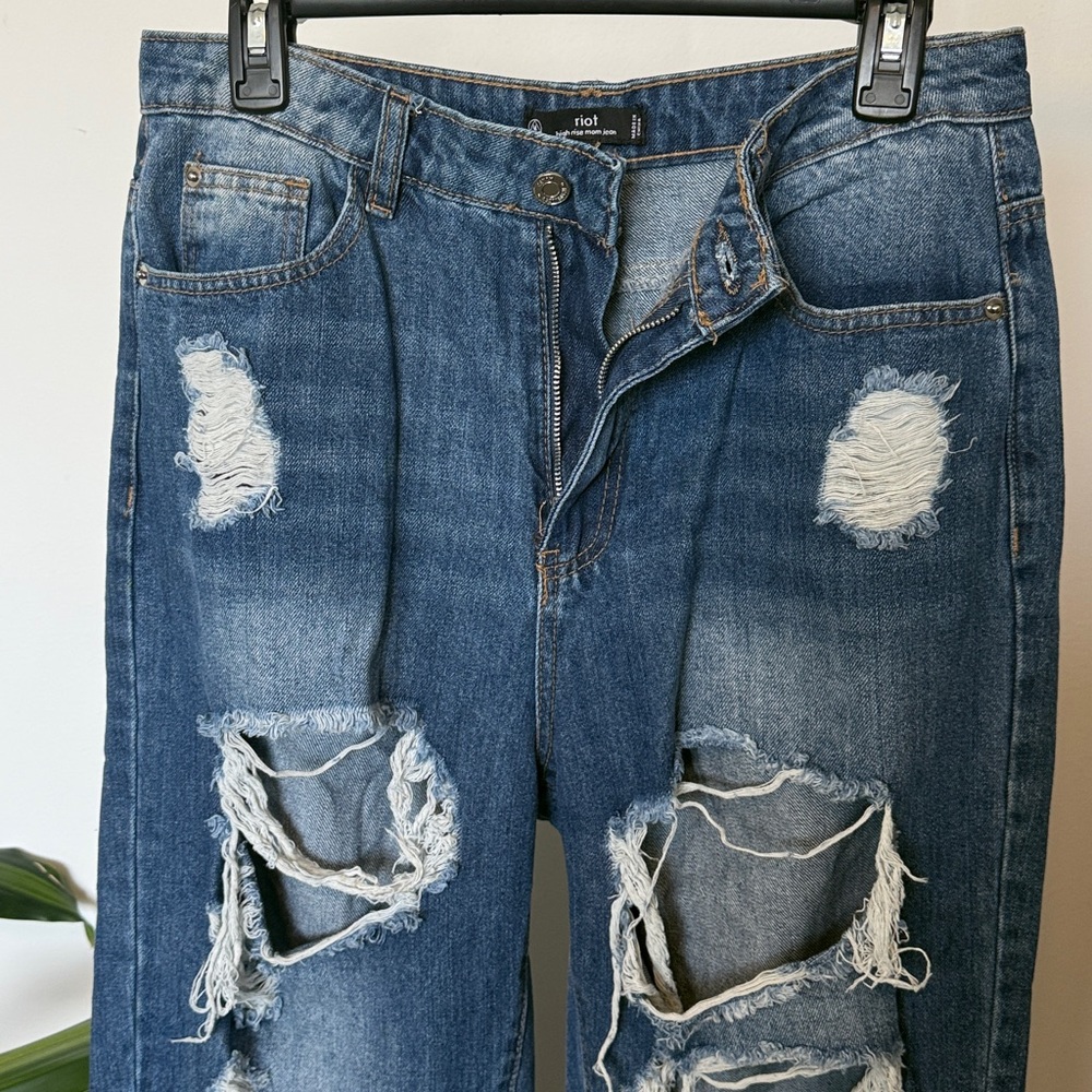 MISSGUIDED High Rise Mom Jeans - Picture 4 of 5